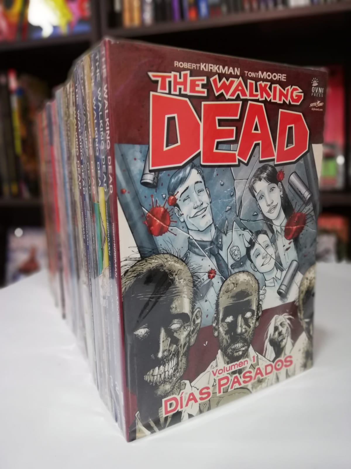 The Walking Dead Pack Historia Completa (Vol. 1 al 32) OVNI Press ENcuadrocomics