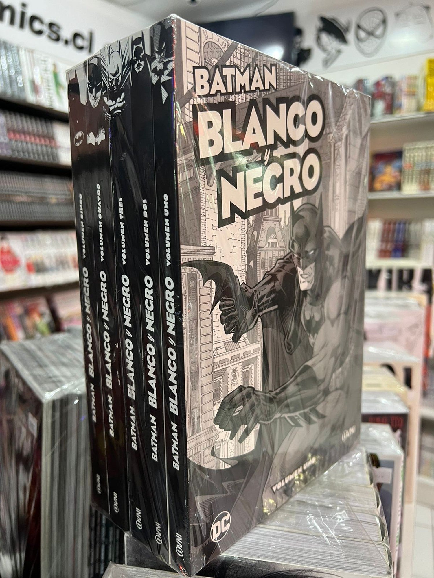 Pack Batman Blanco y Negro Historia Completa (Tomos 1 al 5) OVNI Press ENcuadrocomics