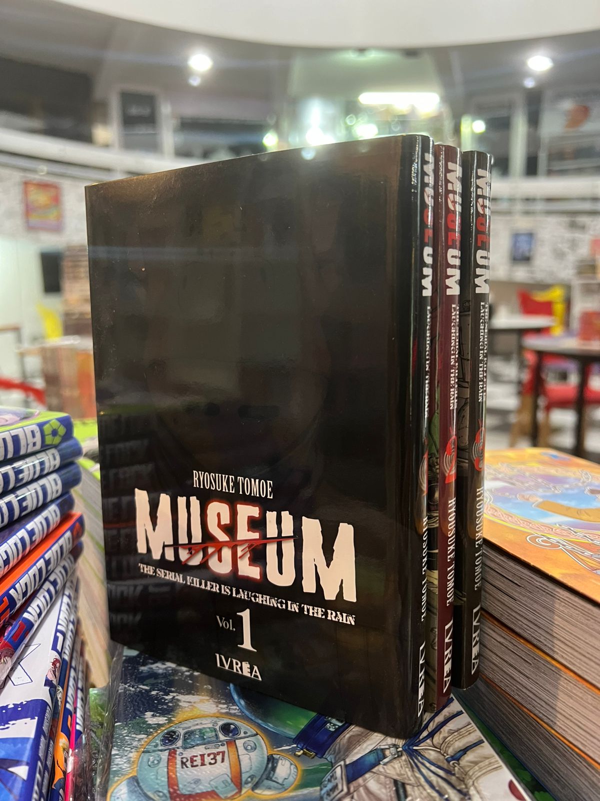 MUSEUM: THE SERIAL KILLER IS LAUGHING IN THE RAIN - HISTORIA COMPLETA 3 TOMOS Ivrea Argentina ENcuadrocomics